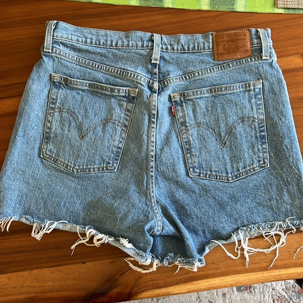 Levi's Ribcage Short Sz 32 - Picture 3 of 7